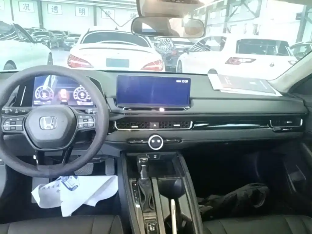 Honda Inspire — фото 18
