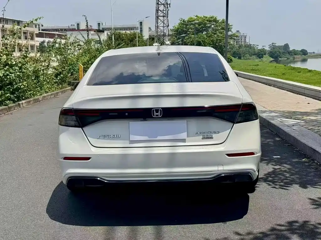 Honda Accord — фото 7