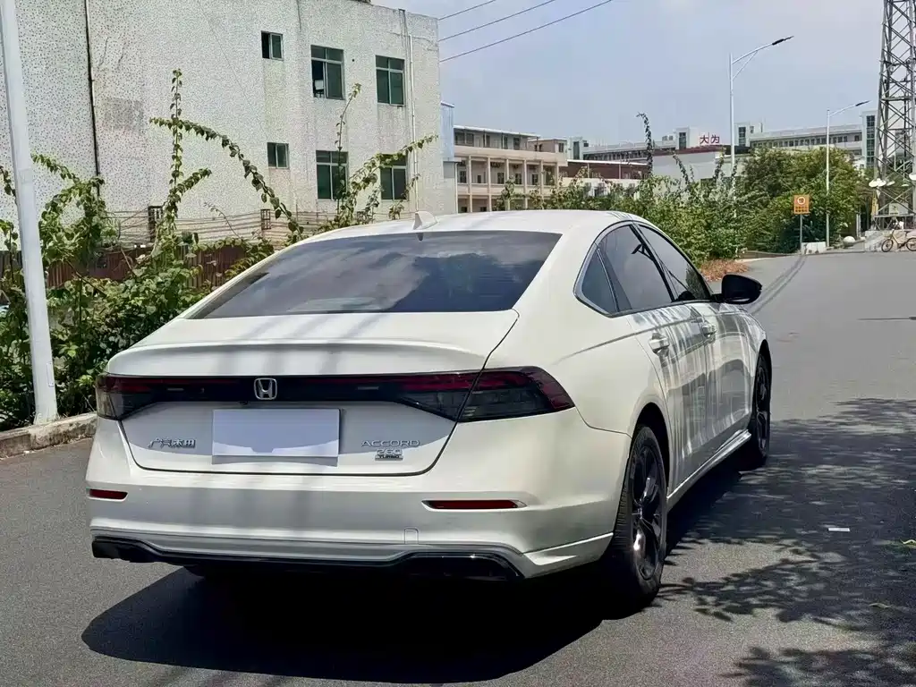 Honda Accord — фото 8