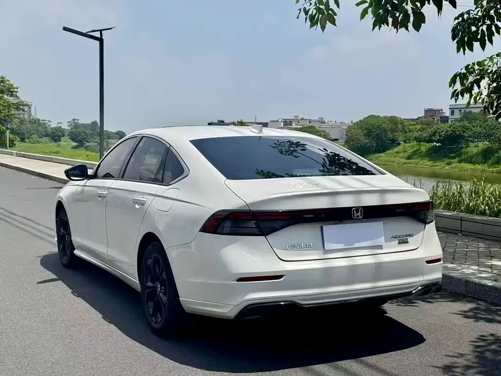 Honda Accord — фото 9
