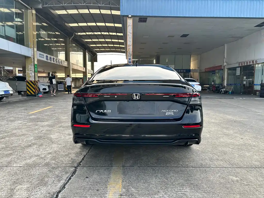 Honda Accord — фото 8