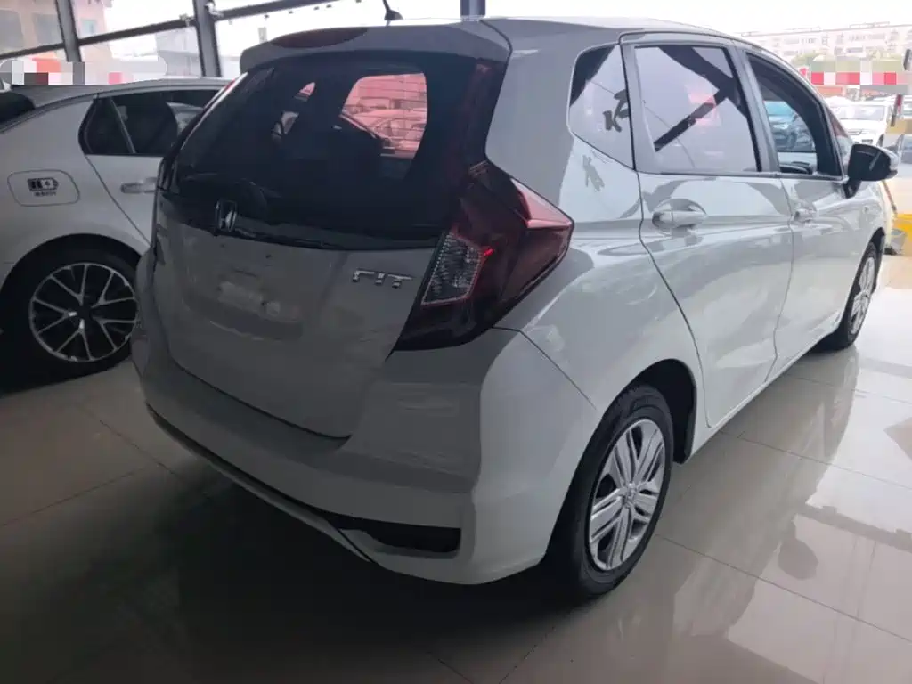 Honda Fit — фото 7