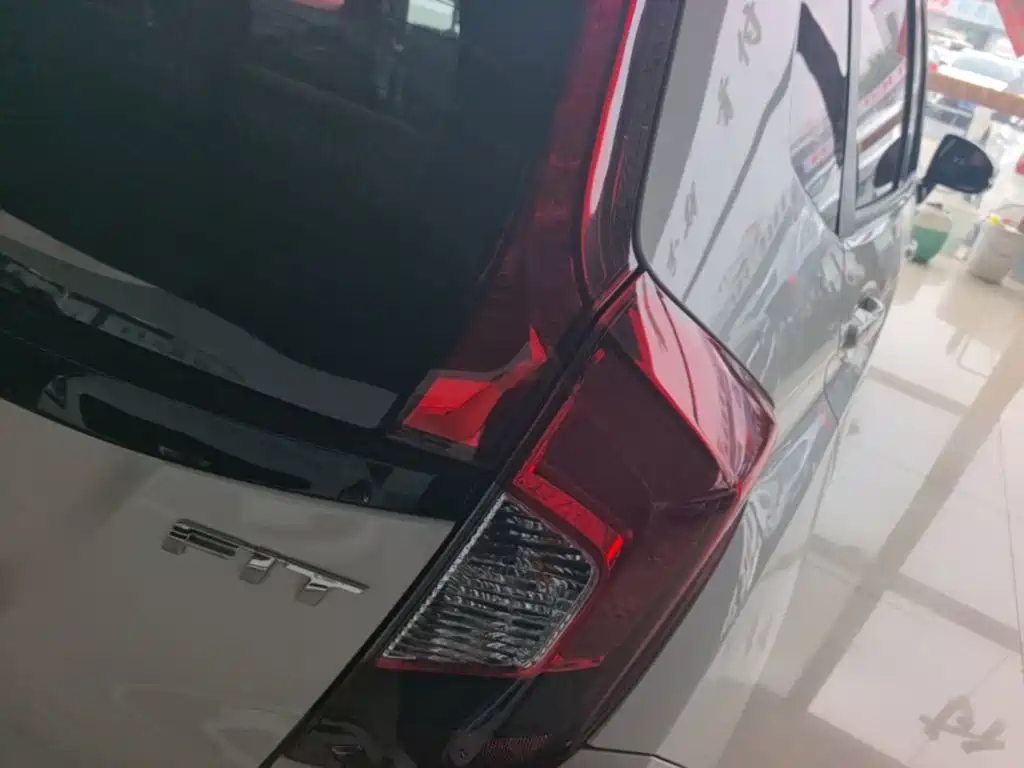 Honda Fit — фото 8