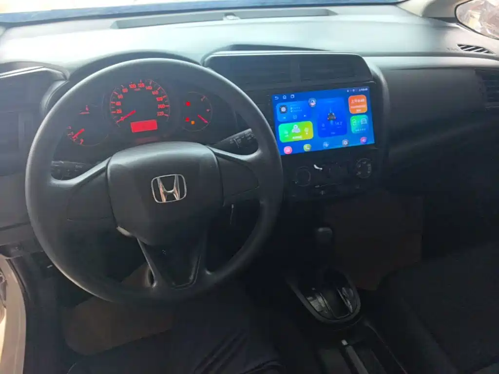 Honda Fit — фото 10