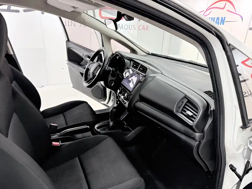 Honda Fit — фото 17