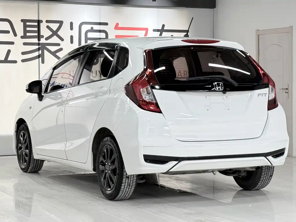 Honda Fit — фото 4