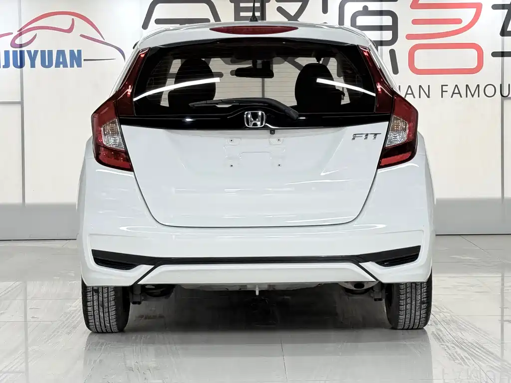 Honda Fit — фото 5