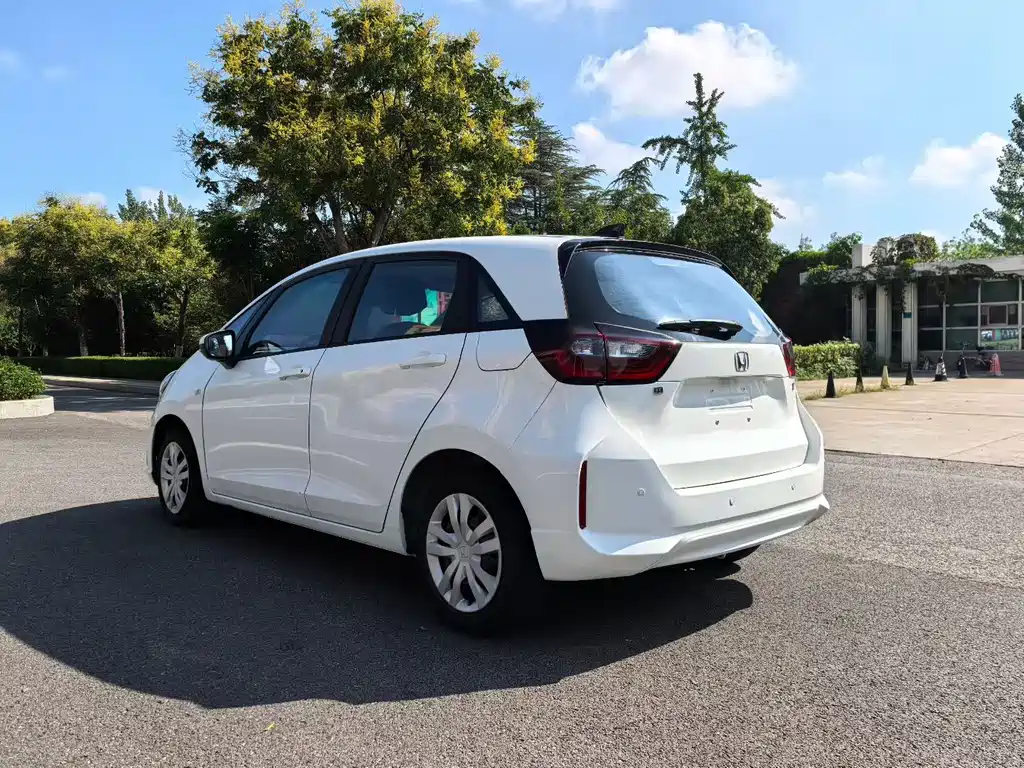 Honda Fit — фото 8