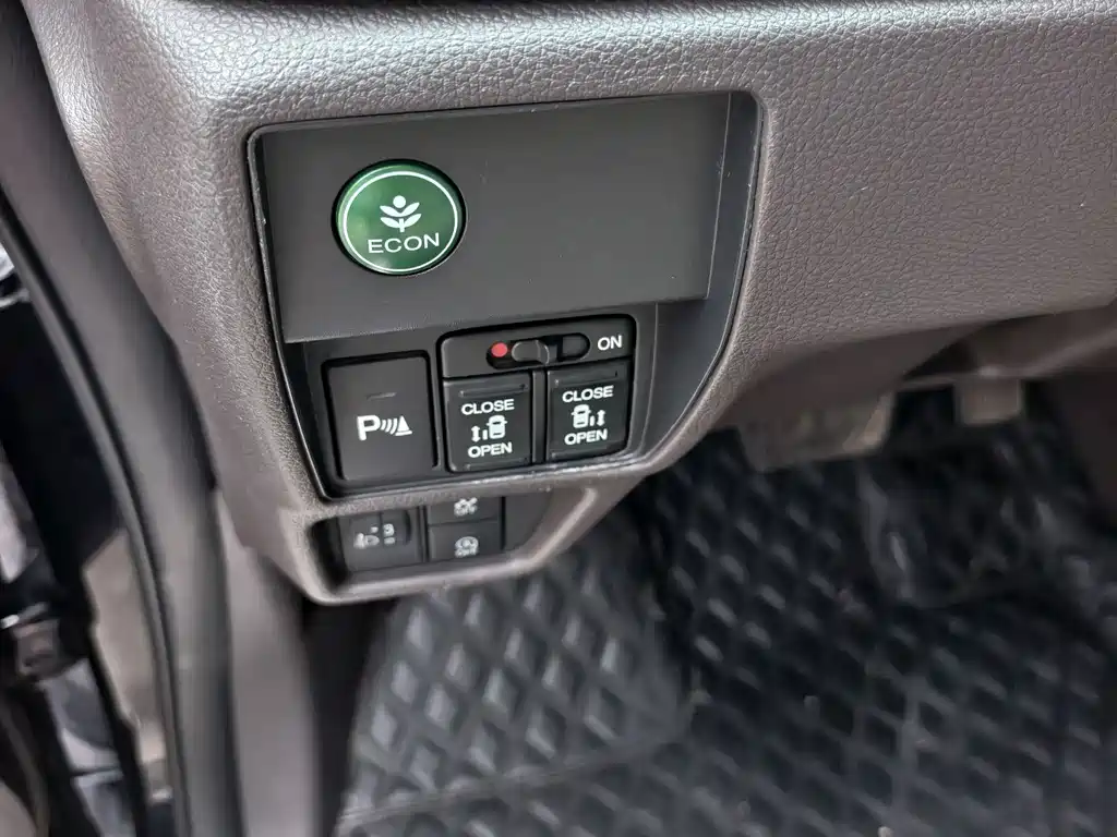 Honda Odyssey — фото 14