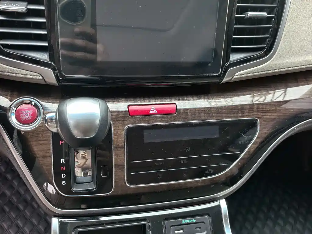 Honda Odyssey — фото 10