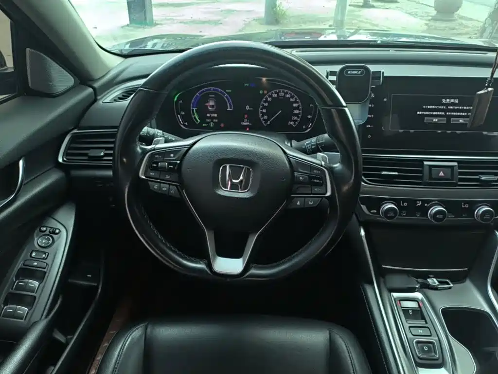 Honda Accord — фото 11