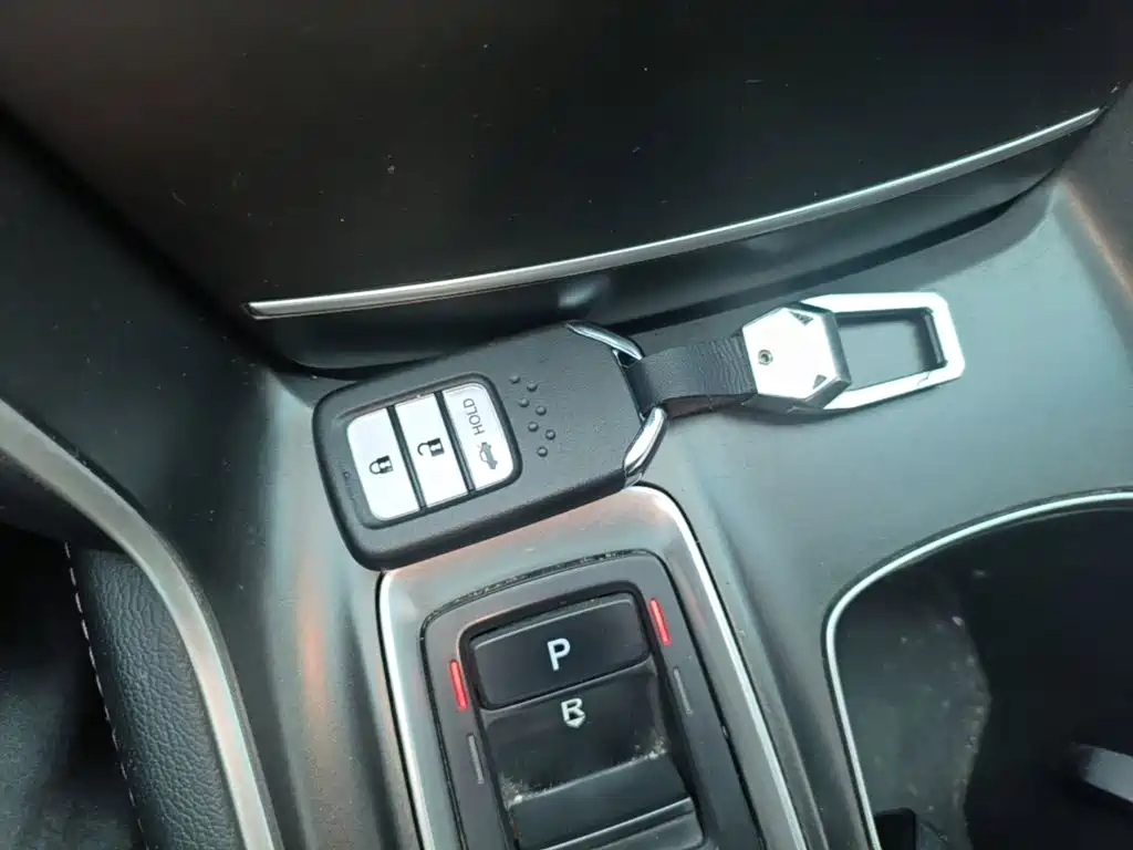 Honda Accord — фото 9