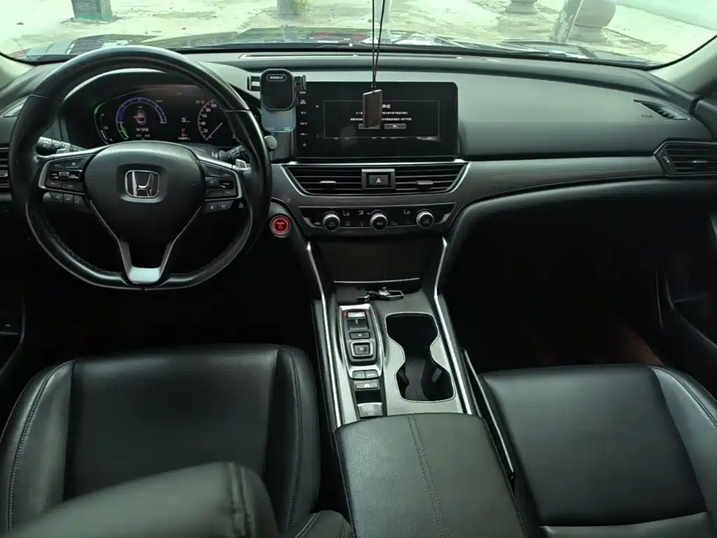 Honda Accord — фото 10