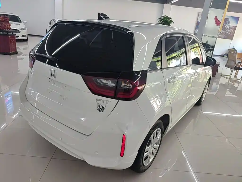 Honda Fit — фото 7