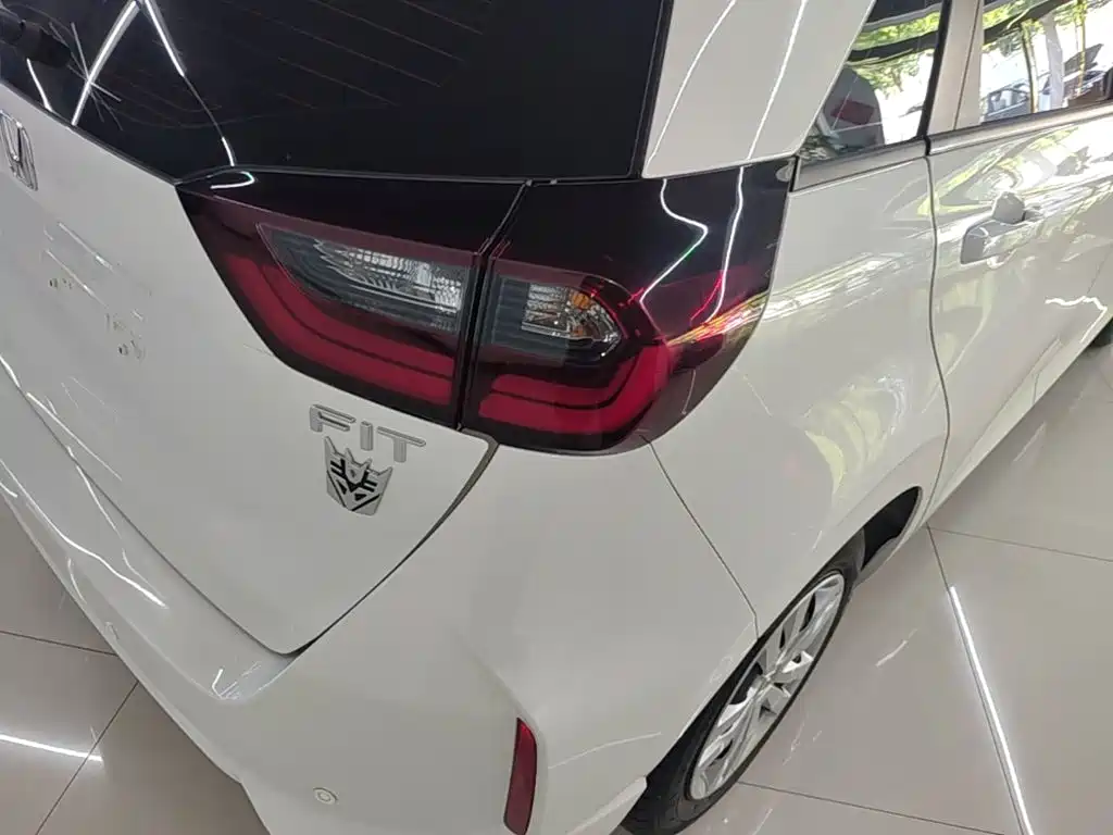 Honda Fit — фото 8