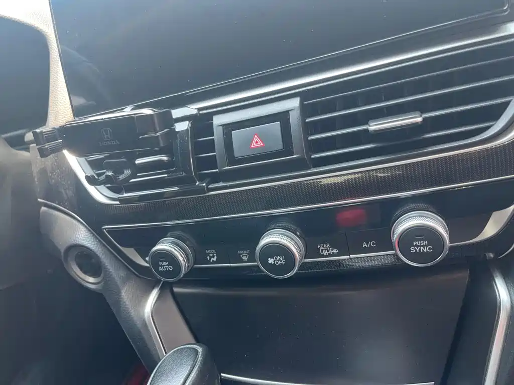 Honda Accord — фото 7