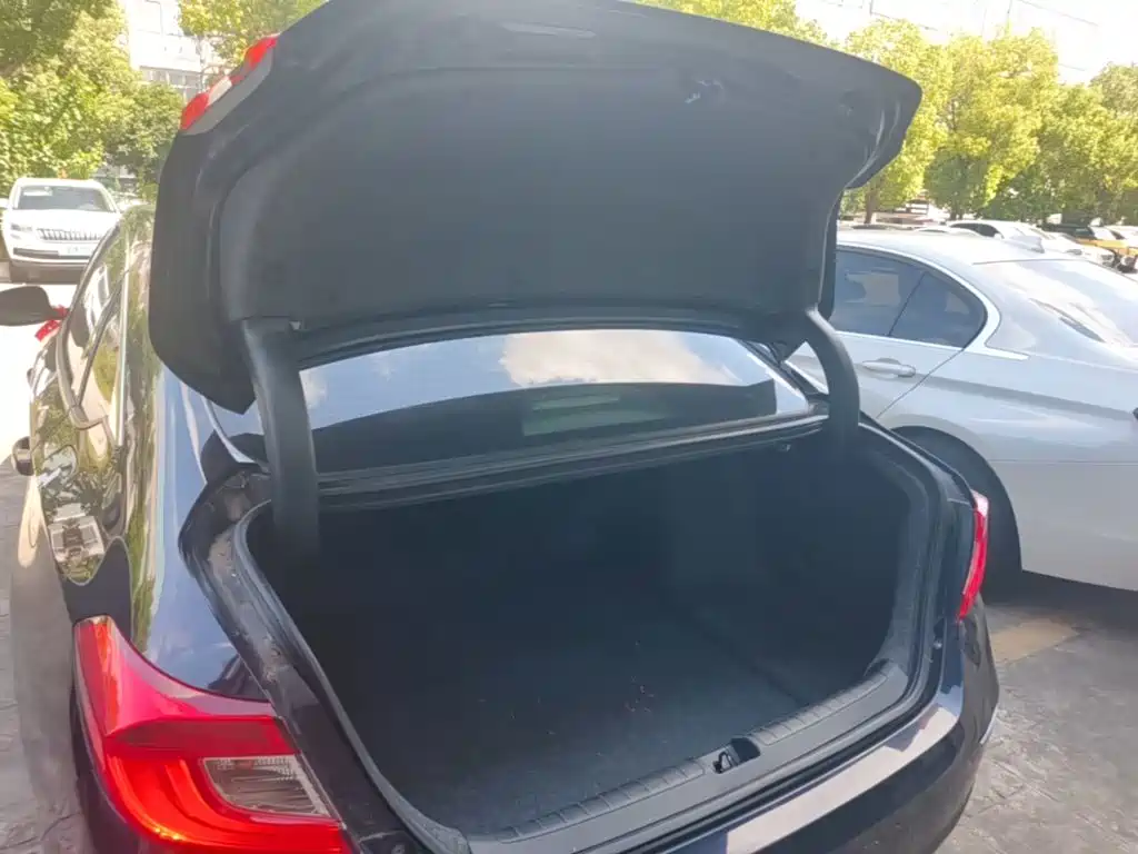 Honda Accord — фото 19