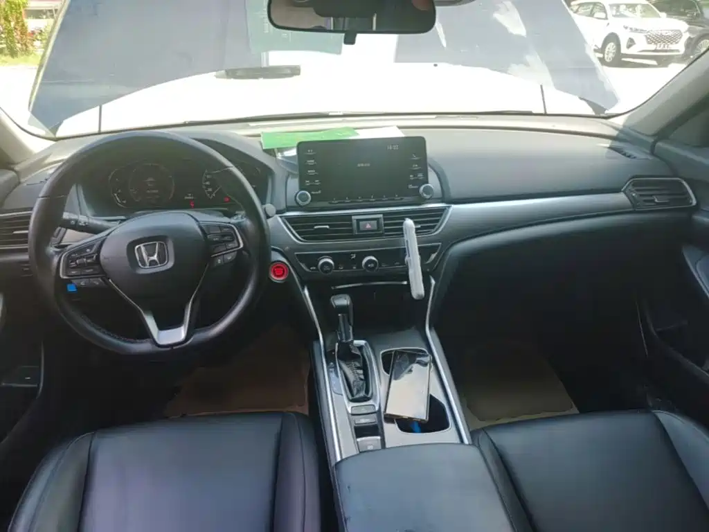 Honda Accord — фото 10