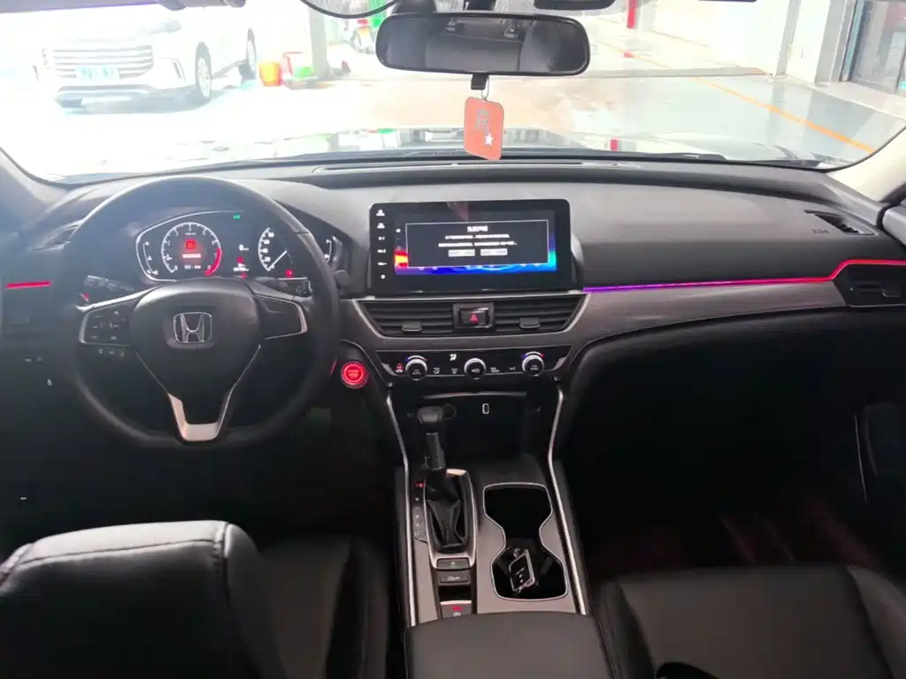 Honda Accord — фото 10