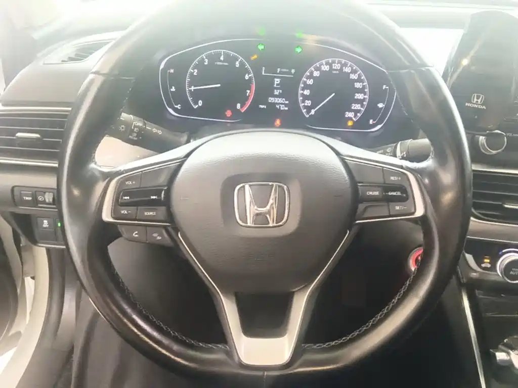 Honda Accord — фото 11