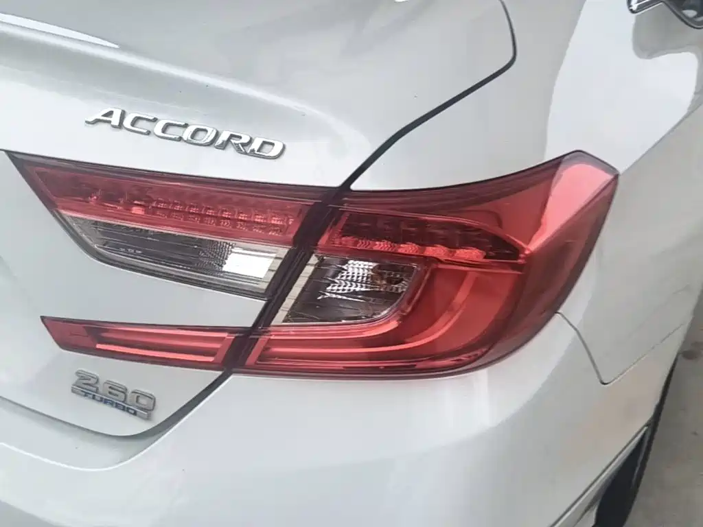 Honda Accord — фото 8