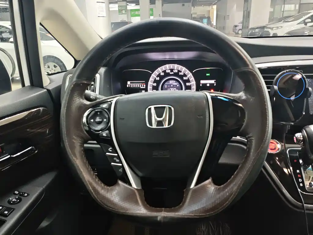 Honda Odyssey — фото 13
