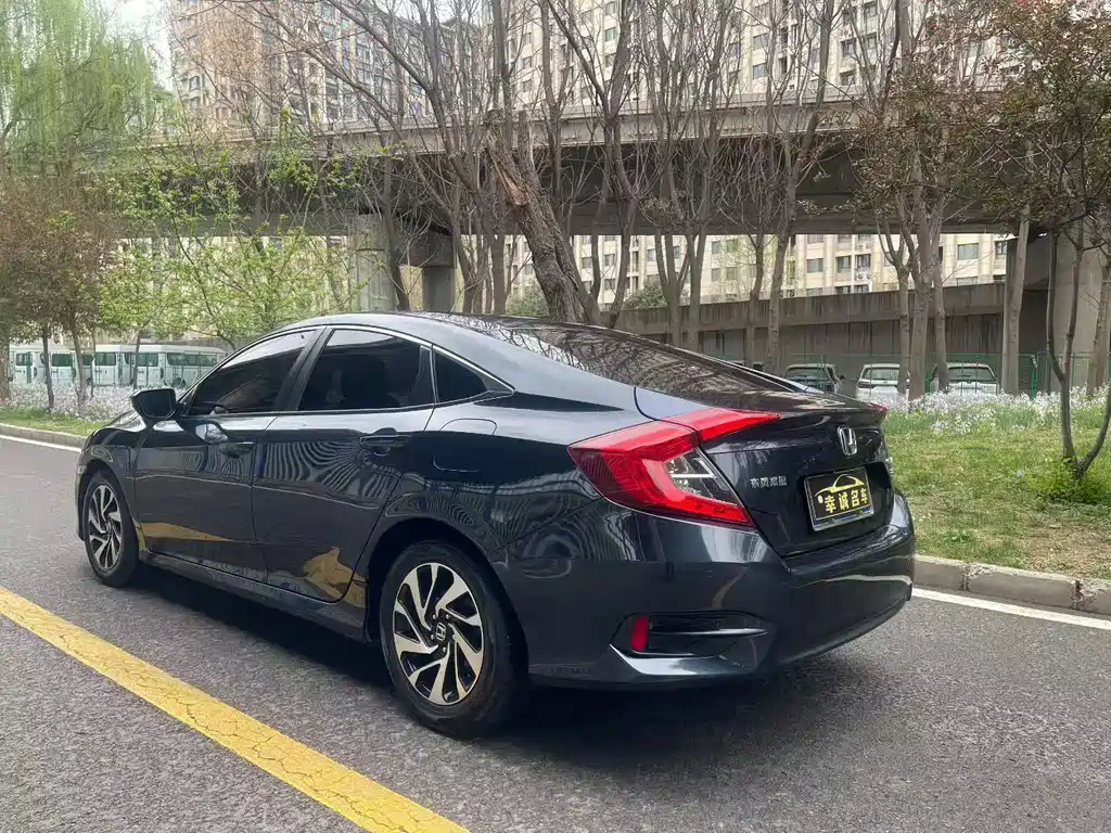 Honda Civic — фото 4
