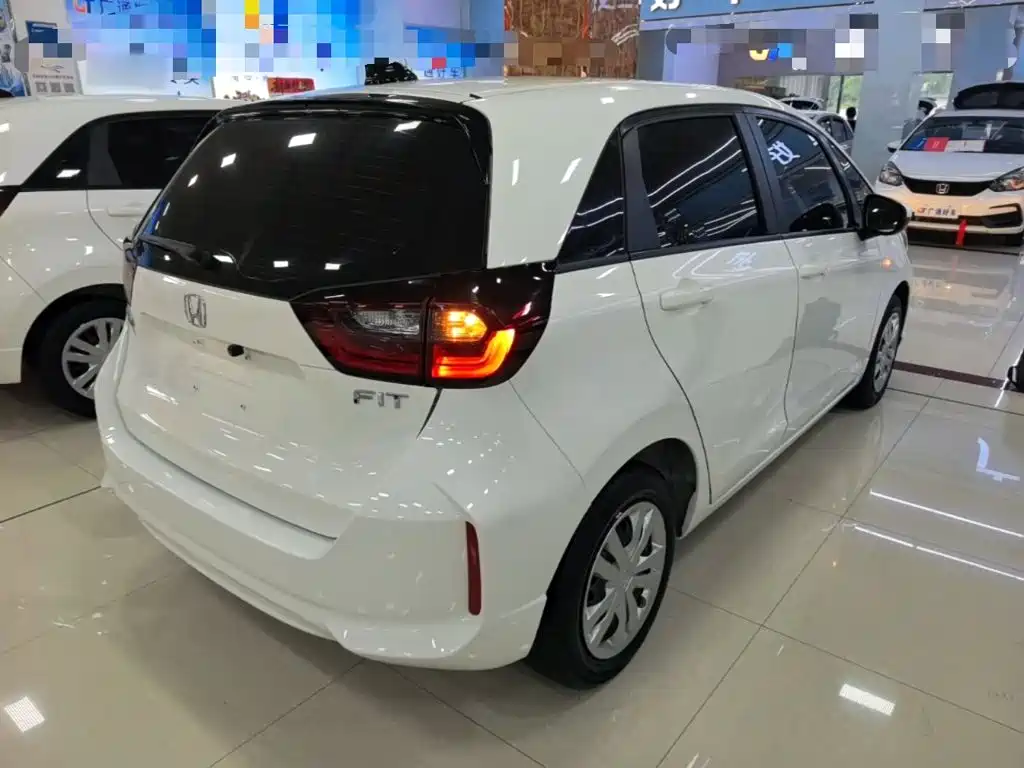 Honda Fit — фото 7