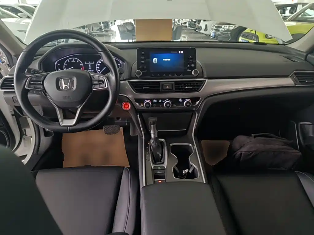 Honda Accord — фото 10
