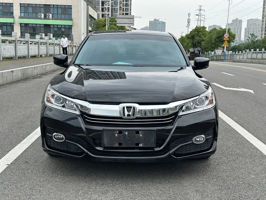 Honda Accord — фото 2