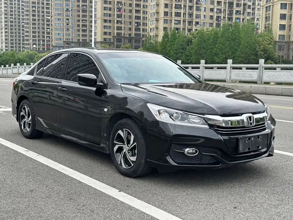 Honda Accord — фото 3
