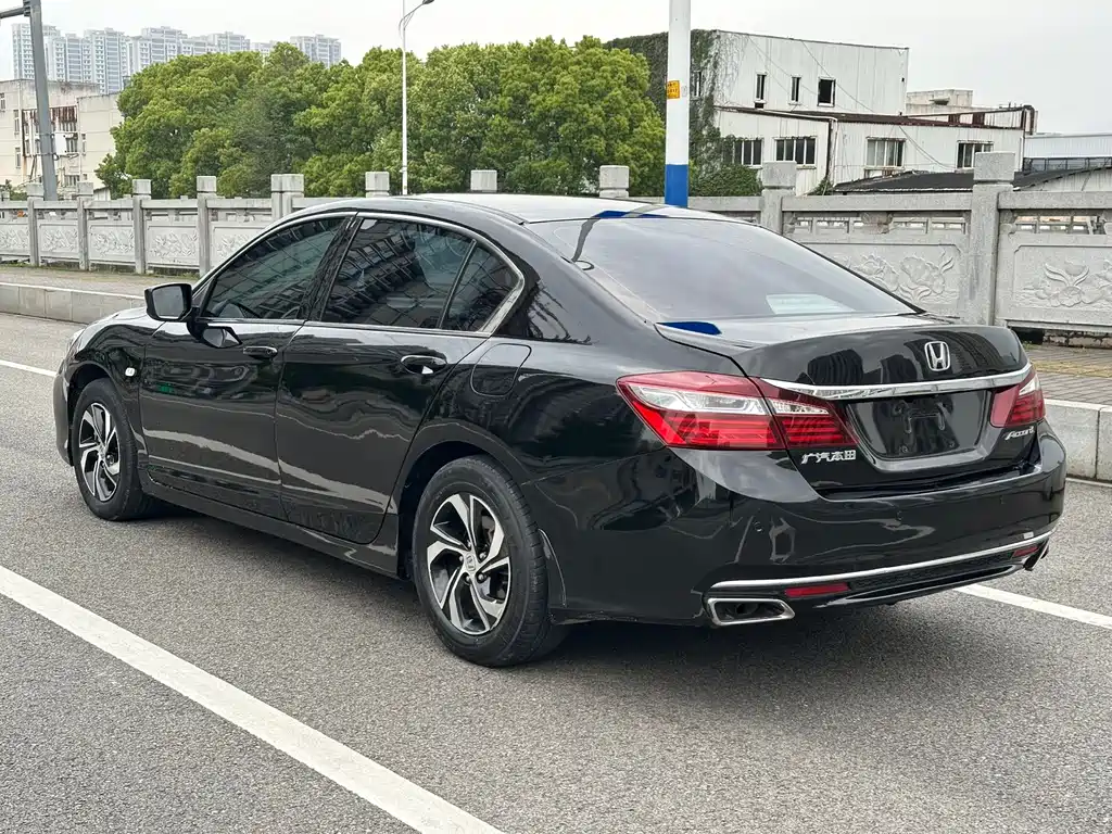 Honda Accord — фото 9