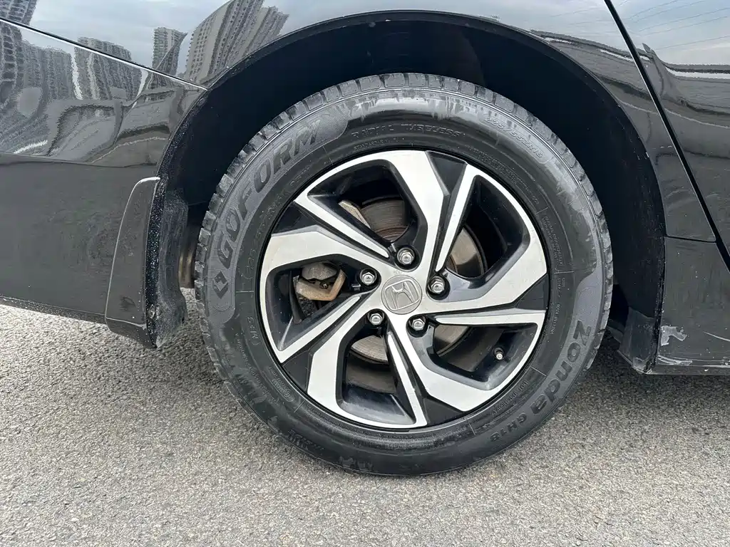 Honda Accord — фото 10