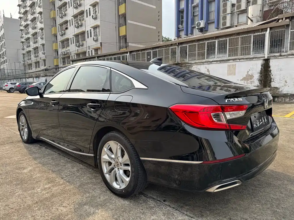 Honda Accord — фото 4