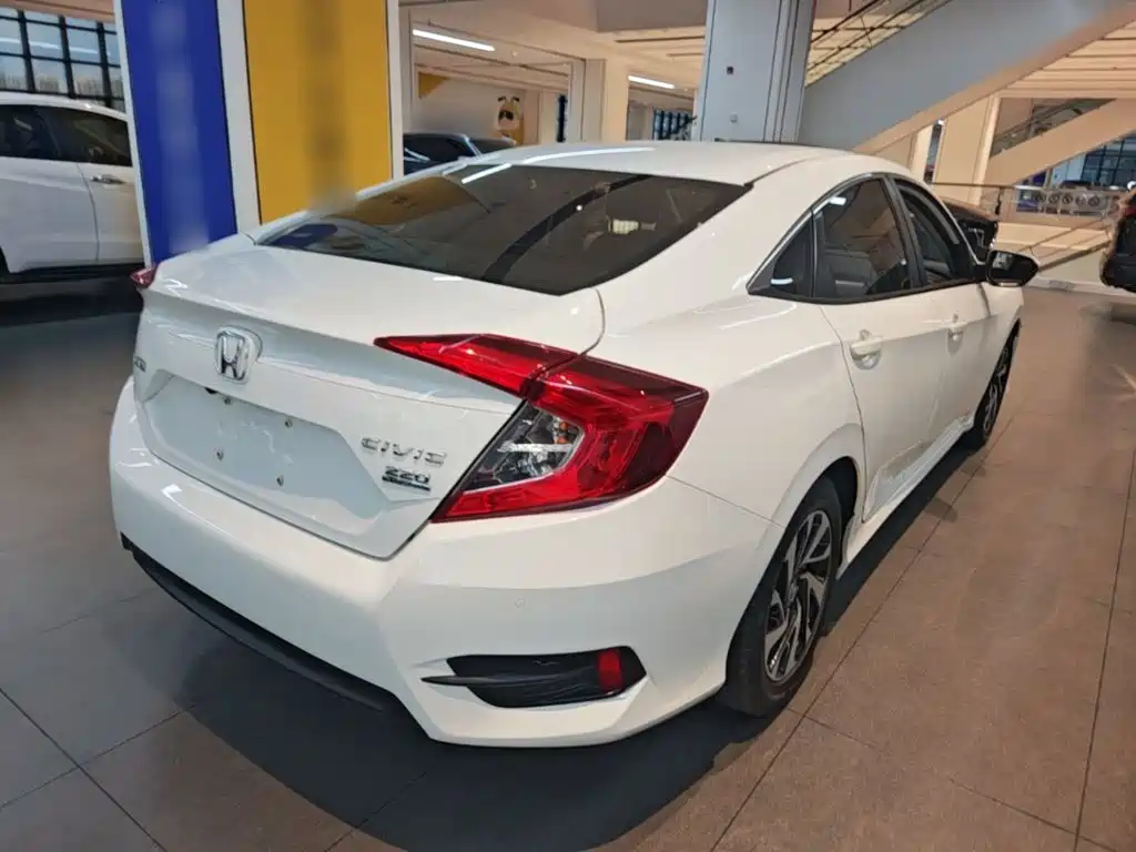 Honda Civic — фото 7