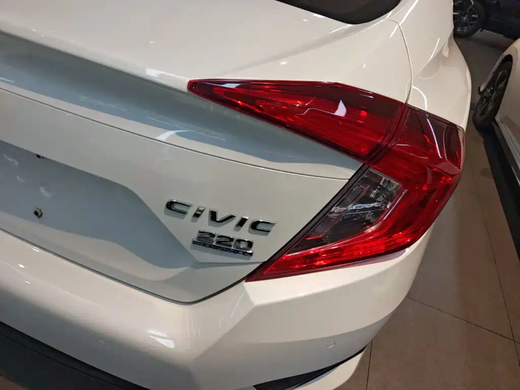 Honda Civic — фото 8
