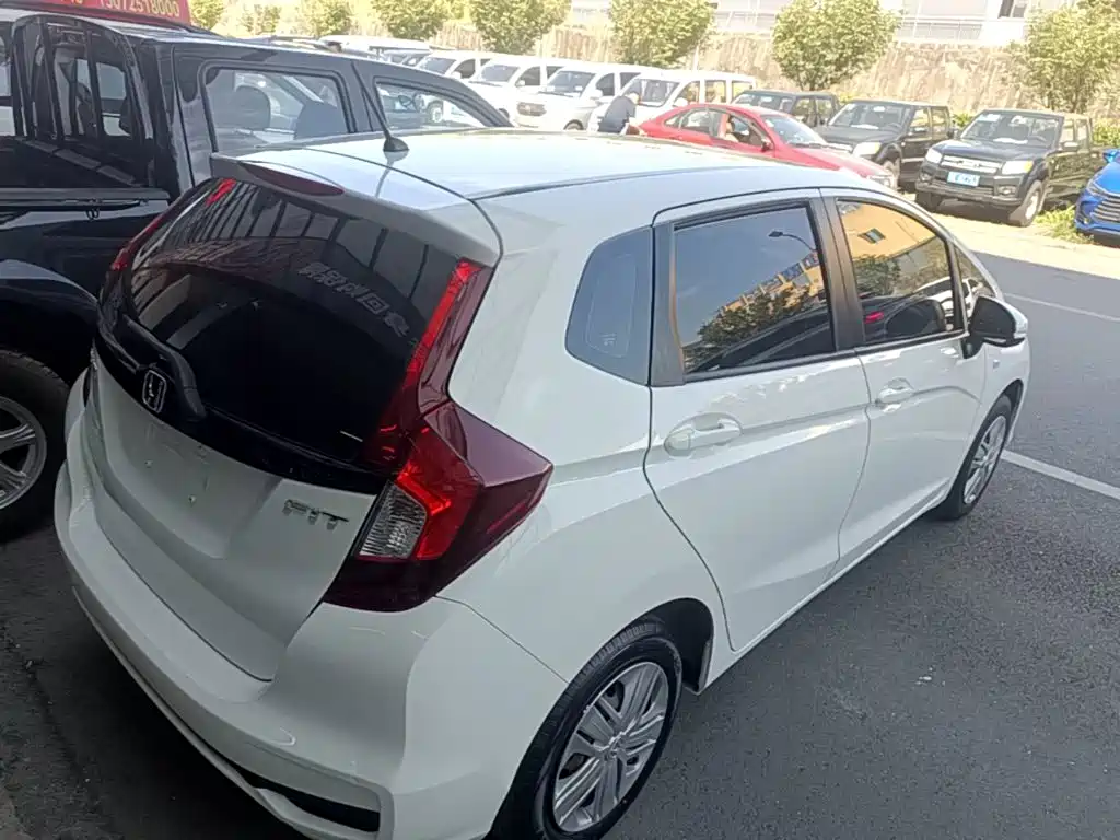Honda Fit — фото 7