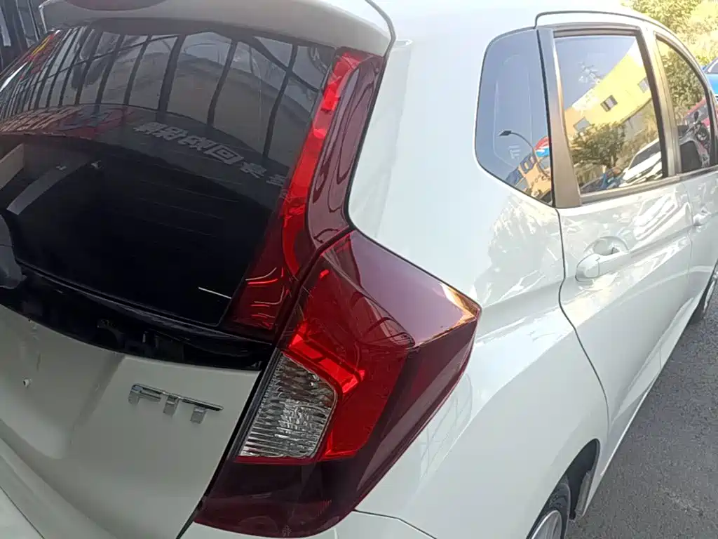 Honda Fit — фото 8