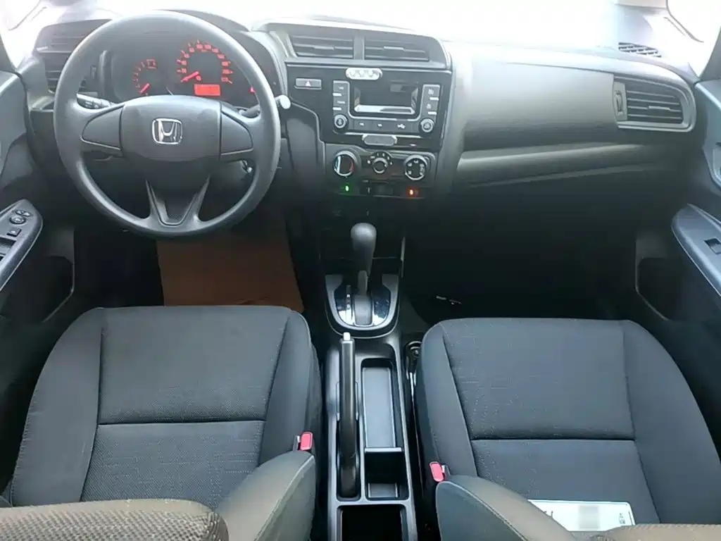 Honda Fit — фото 10