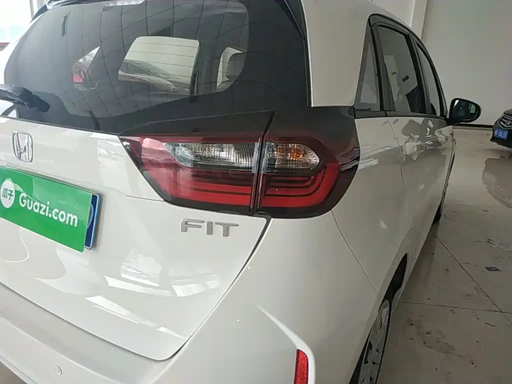 Honda Fit — фото 8