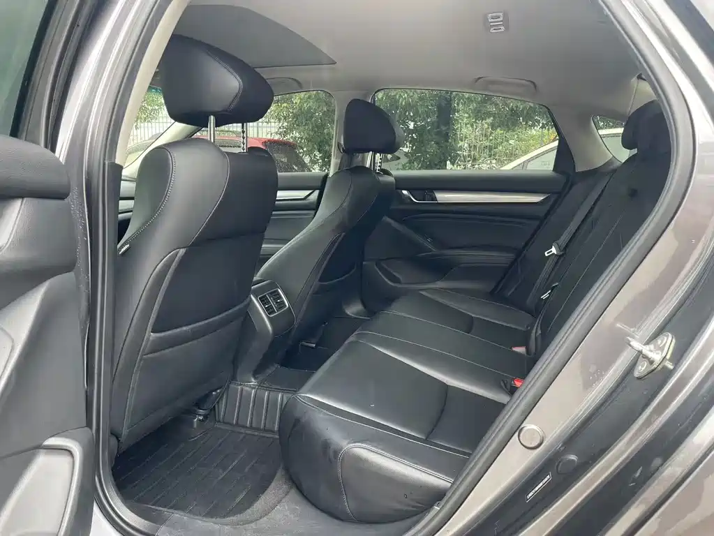 Honda Accord — фото 6