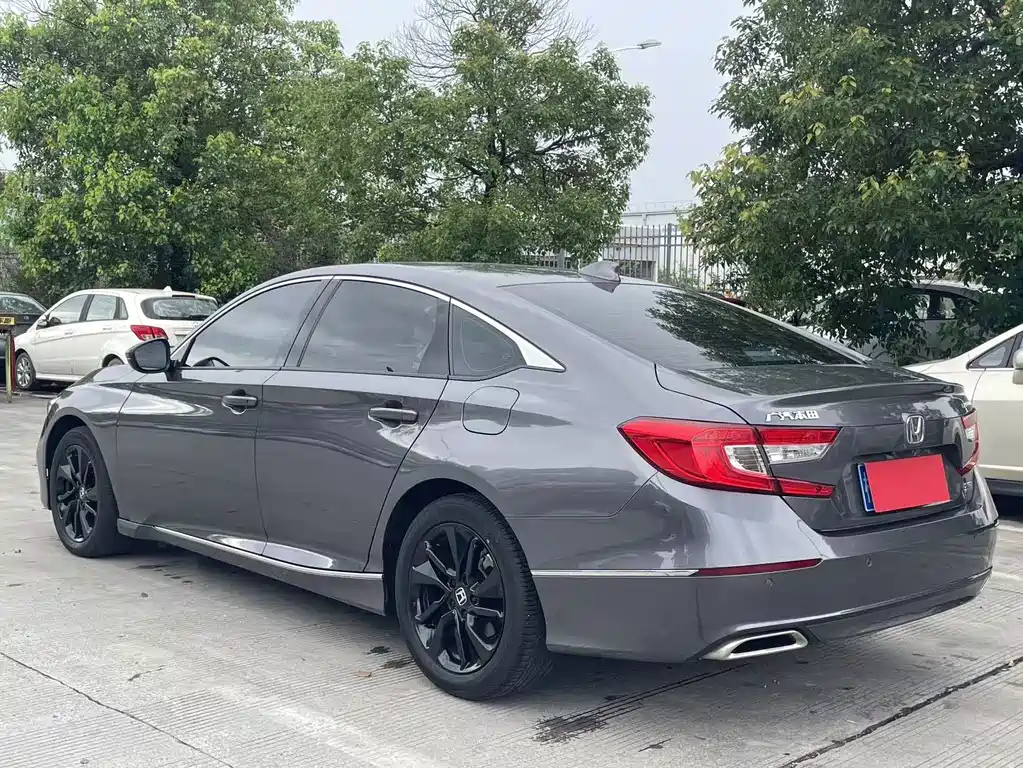 Honda Accord — фото 7