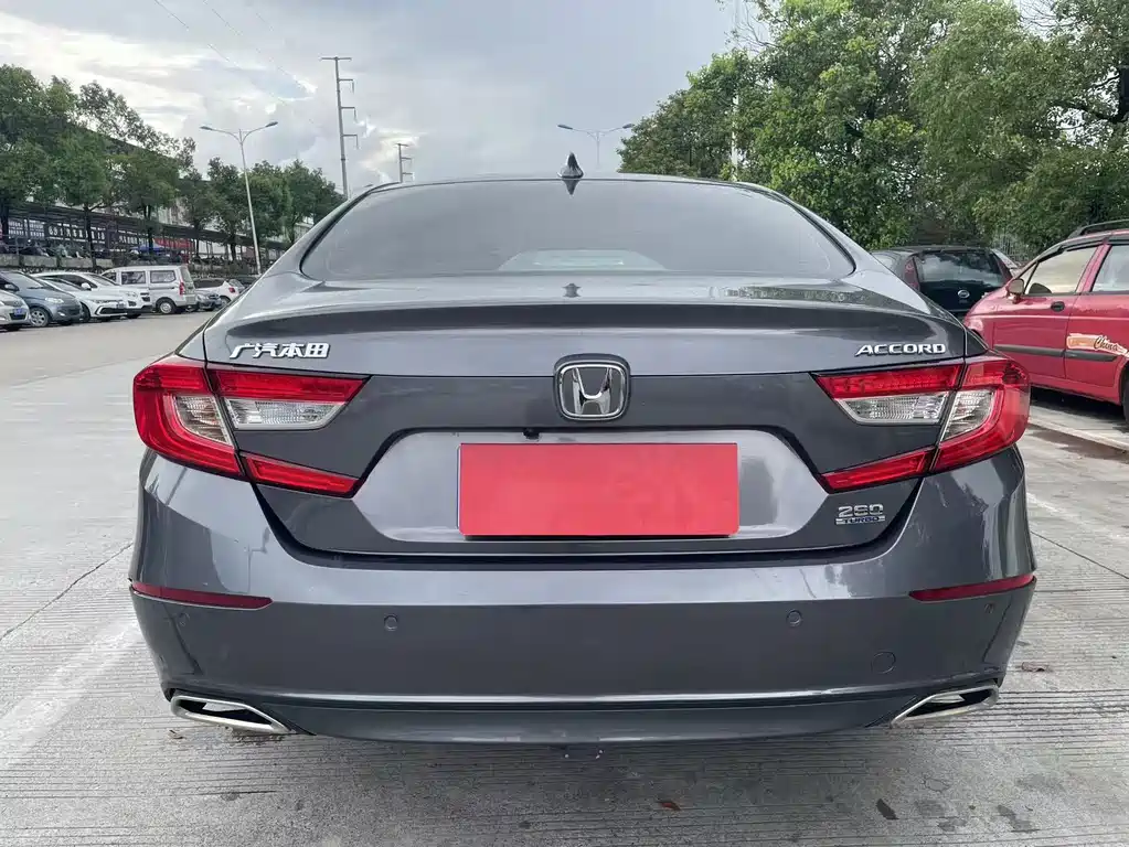 Honda Accord — фото 8
