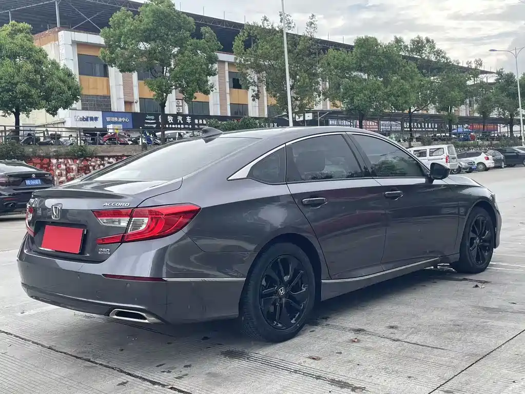 Honda Accord — фото 9