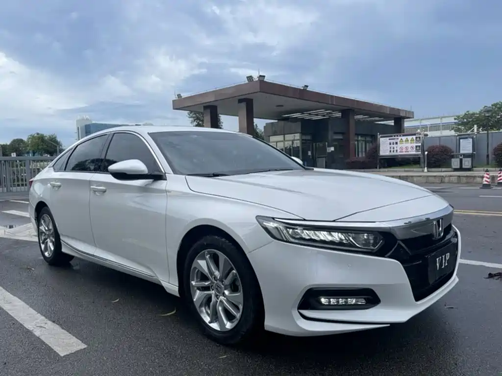 Honda Accord — фото 8