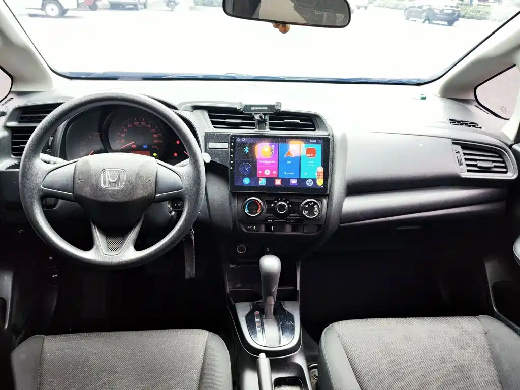 Honda Fit — фото 6