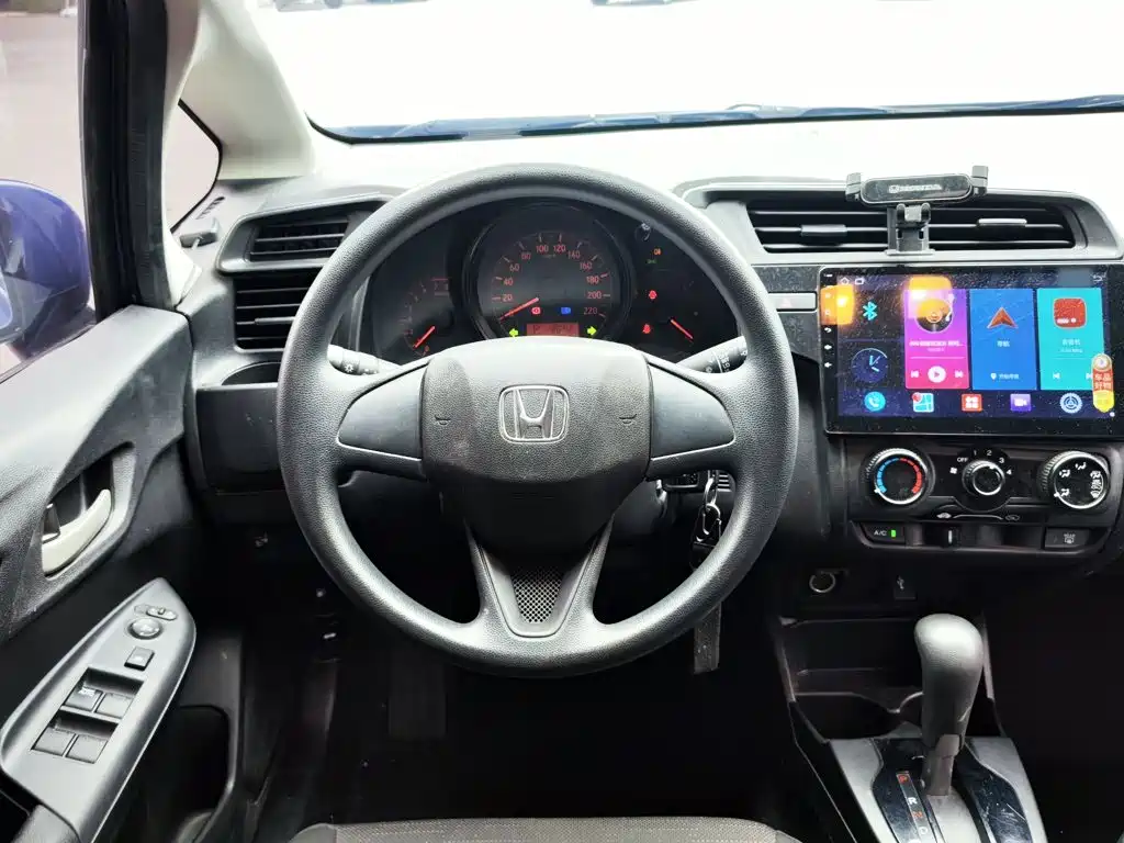 Honda Fit — фото 7