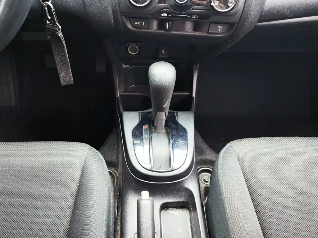 Honda Fit — фото 10