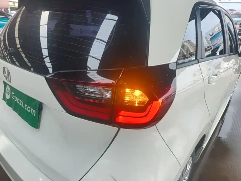 Honda Fit — фото 8