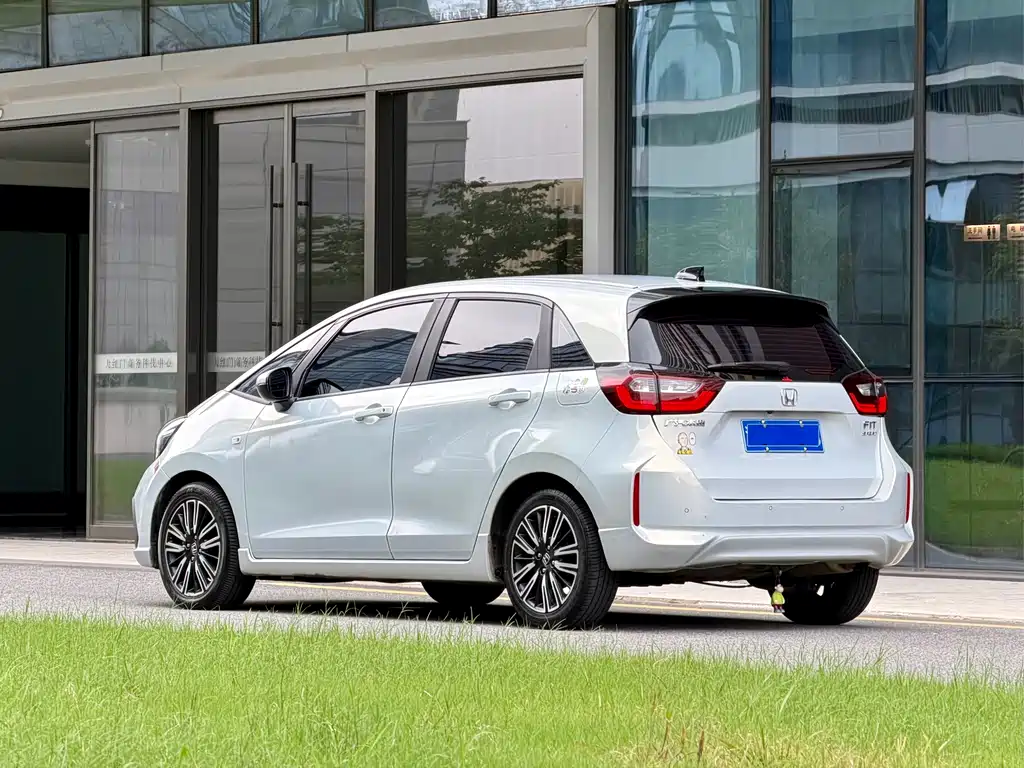 Honda Fit — фото 4